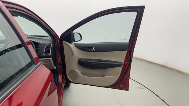 Second-hand 2014 Hyundai i20 Sportz 1.4 CRDi for sale in Kolkata-16