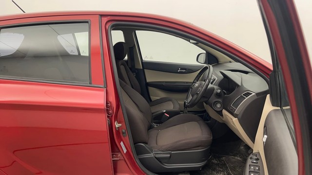 Second-hand 2014 Hyundai i20 Sportz 1.4 CRDi for sale in Kolkata-15