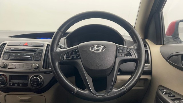 Second-hand 2014 Hyundai i20 Sportz 1.4 CRDi for sale in Kolkata-39