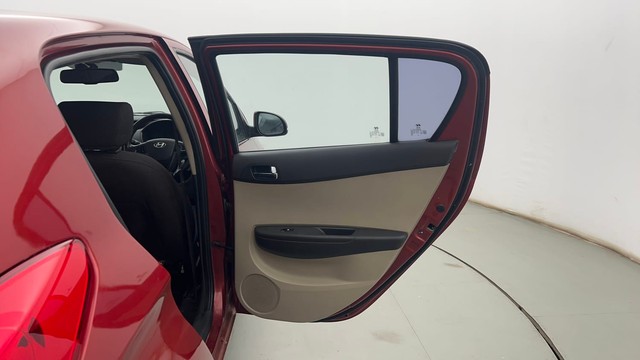 Second-hand 2014 Hyundai i20 Sportz 1.4 CRDi for sale in Kolkata-26