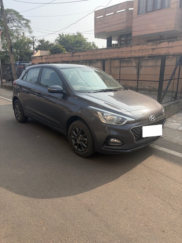Second-hand 2020 Hyundai i20 Sportz Plus for sale in Jaipur-4