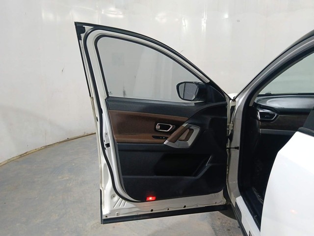 Second-hand 2020 Tata Harrier XZA Dual Tone AT for sale in Kochi-32