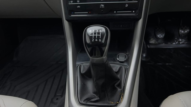 Second-hand 2022 Volkswagen Taigun 1.0 Highline for sale in Noida-12