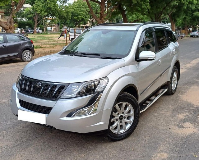 Second-hand 2017 Mahindra XUV500 R W10 FWD for sale in Ahmedabad-3