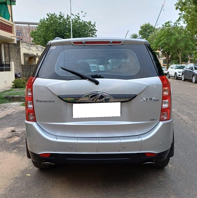 Second-hand 2017 Mahindra XUV500 R W10 FWD for sale in Ahmedabad-1