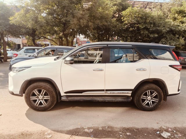 Second-hand 2018 Toyota Fortuner 2.8 2WD AT BSIV for sale in Jaipur-3
