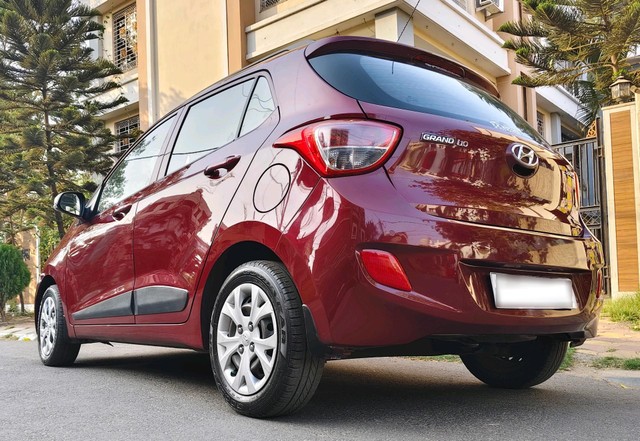 Second-hand 2015 Hyundai Grand i10 CRDi Sportz for sale in Kolkata-15