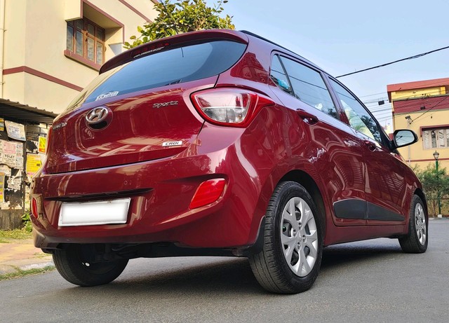 Second-hand 2015 Hyundai Grand i10 CRDi Sportz for sale in Kolkata-18