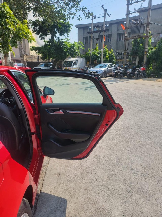 Second-hand 2018 Audi A3 35 TDI Premium Plus for sale in New Delhi-8
