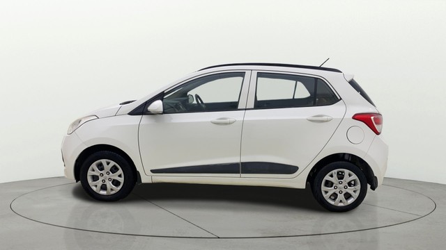 Second-hand 2016 Hyundai Grand i10 CRDi Sportz for sale in Ahmedabad-5