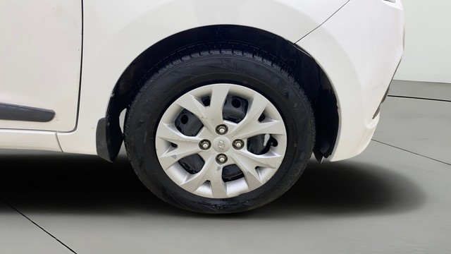 Second-hand 2016 Hyundai Grand i10 CRDi Sportz for sale in Ahmedabad-23