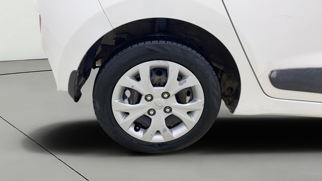 Second-hand 2016 Hyundai Grand i10 CRDi Sportz for sale in Ahmedabad-24