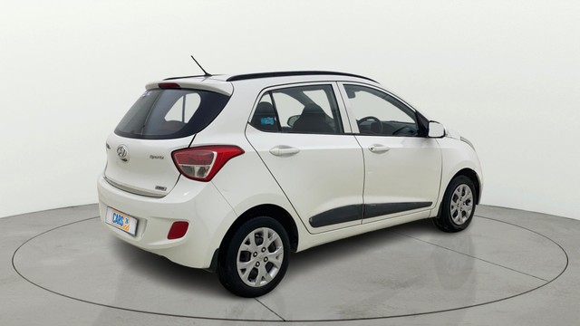 Second-hand 2016 Hyundai Grand i10 CRDi Sportz for sale in Ahmedabad-2