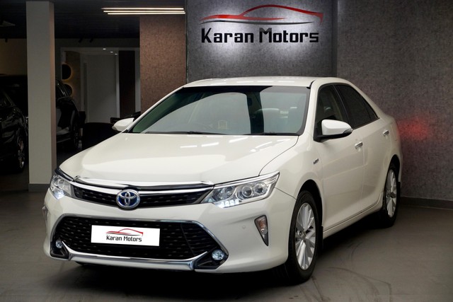 Second-hand 2017 Toyota Camry Hybrid for sale in New Delhi-2
