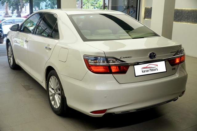 Second-hand 2017 Toyota Camry Hybrid for sale in New Delhi-6