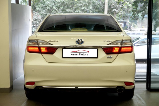 Second-hand 2017 Toyota Camry Hybrid for sale in New Delhi-1