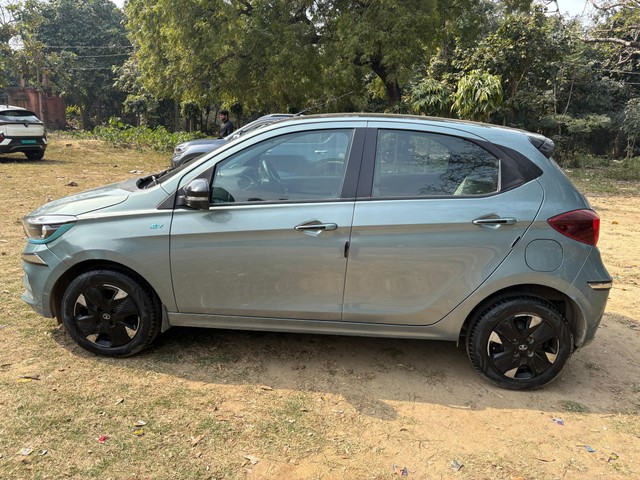 Second-hand 2023 Tata Tiago XZ Plus for sale in Lucknow-4