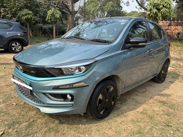 Second-hand 2023 Tata Tiago XZ Plus for sale in Lucknow-3