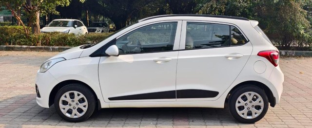 Second-hand 2016 Hyundai i10 Sportz 1.1L for sale in New Delhi-4