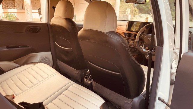 Second-hand 2021 Hyundai Aura S CNG for sale in New Delhi-5