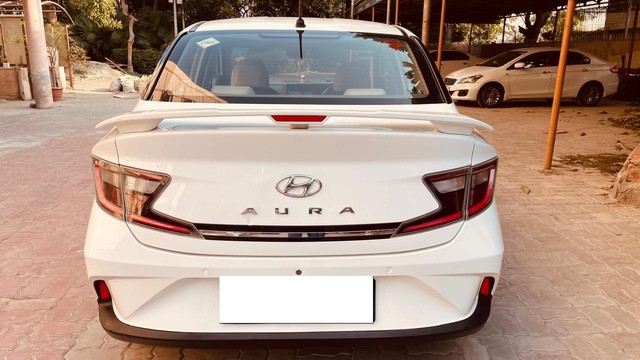 Second-hand 2021 Hyundai Aura S CNG for sale in New Delhi-12