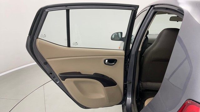 Second-hand 2016 Hyundai i10 Sportz 1.1L for sale in Jaipur-23