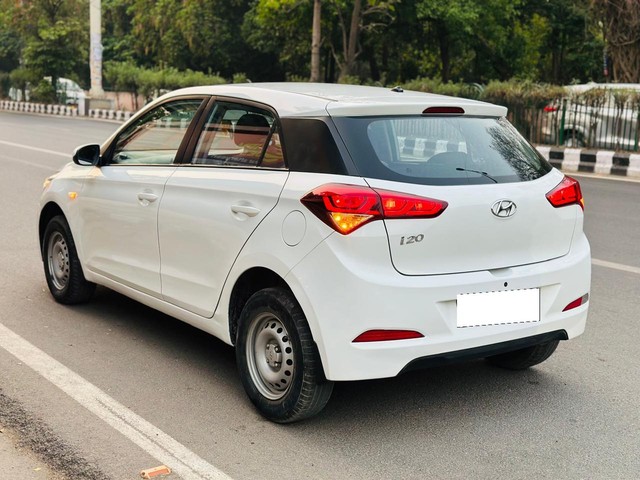 Second-hand 2017 Hyundai i20 1.2 Era for sale in New Delhi-2