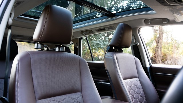 Second-hand 2024 Toyota Innova Hycross ZX(O) Hybrid for sale in New Delhi-17