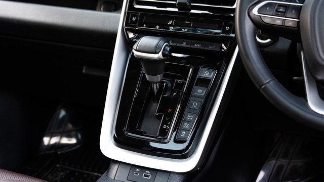 Second-hand 2024 Toyota Innova Hycross ZX(O) Hybrid for sale in New Delhi-14