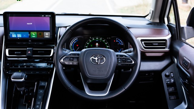 Second-hand 2024 Toyota Innova Hycross ZX(O) Hybrid for sale in New Delhi-12