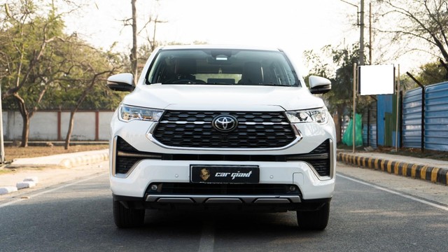 Second-hand 2024 Toyota Innova Hycross ZX(O) Hybrid for sale in New Delhi-3