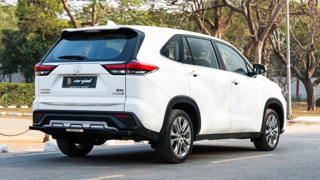 Second-hand 2024 Toyota Innova Hycross ZX(O) Hybrid for sale in New Delhi-9