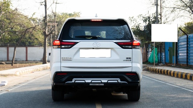 Second-hand 2024 Toyota Innova Hycross ZX(O) Hybrid for sale in New Delhi-8