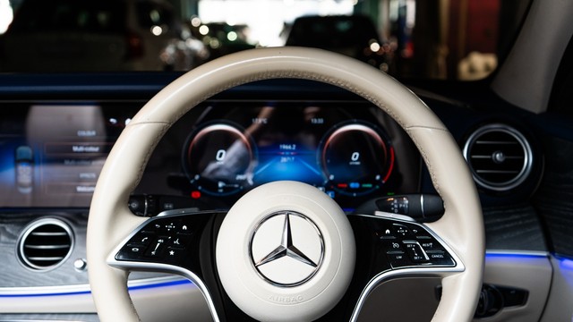 Second-hand 2024 Mercedes-Benz E-Class Exclusive E 200 for sale in New Delhi-7