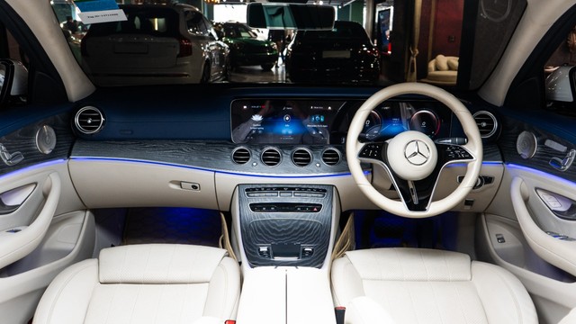 Second-hand 2024 Mercedes-Benz E-Class Exclusive E 200 for sale in New Delhi-6