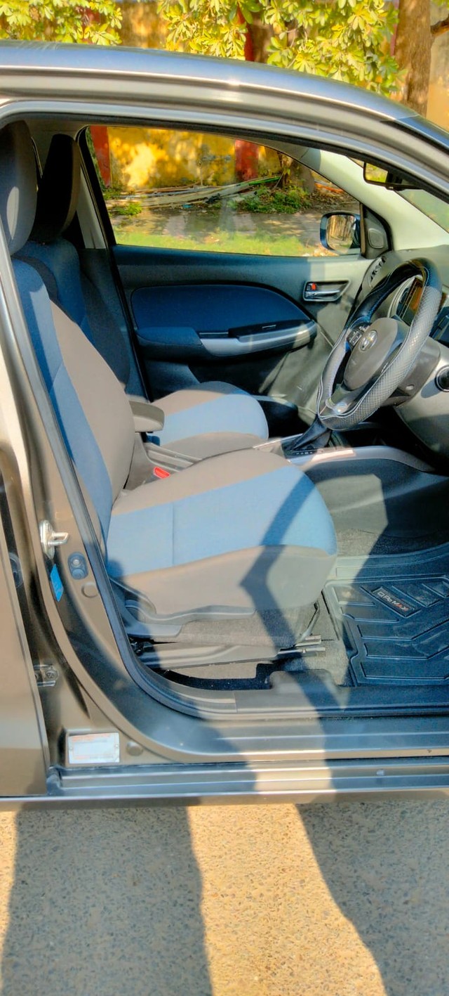 Second-hand 2019 Toyota Glanza G CVT for sale in New Delhi-7