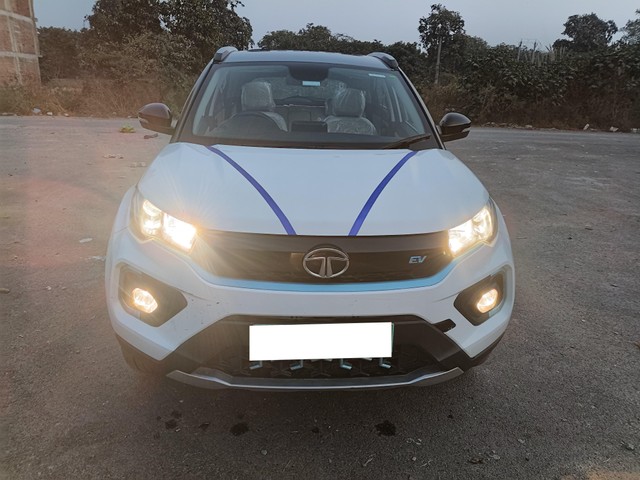 Second-hand 2023 Tata Nexon EV XZ Plus LUX for sale in New Delhi-8
