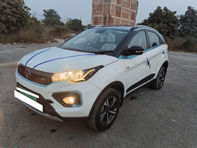 Second-hand 2023 Tata Nexon EV XZ Plus LUX for sale in New Delhi-10