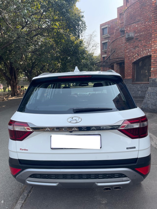 Second-hand 2023 Hyundai Alcazar Signature (O) Turbo DCT for sale in New Delhi-2