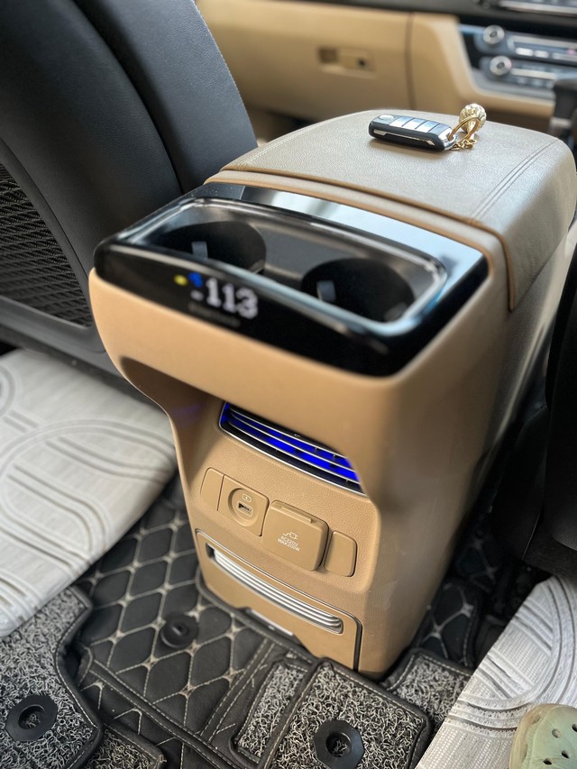 Second-hand 2021 Kia Carnival Limousine for sale in Mumbai-14