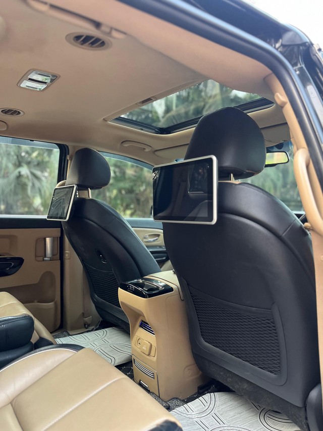 Second-hand 2021 Kia Carnival Limousine for sale in Mumbai-12