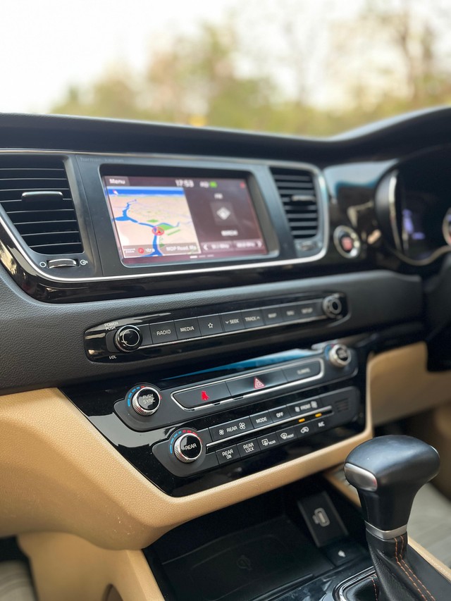 Second-hand 2021 Kia Carnival Limousine for sale in Mumbai-30