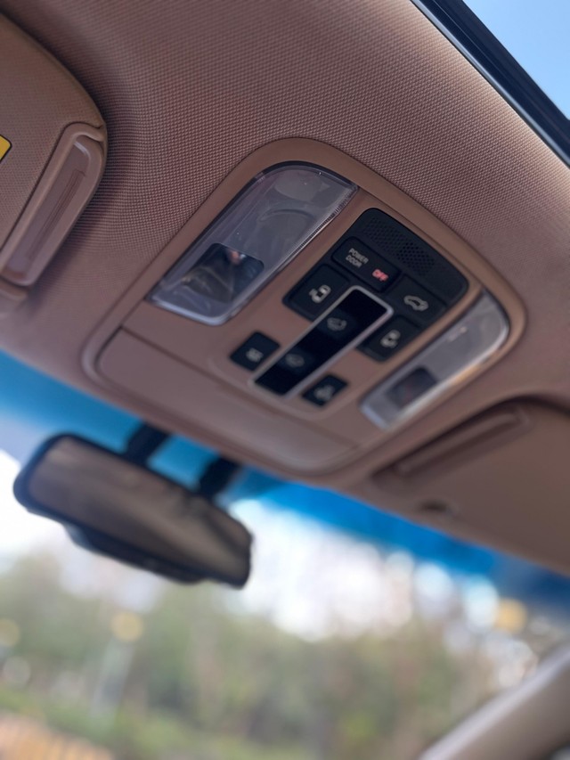 Second-hand 2021 Kia Carnival Limousine for sale in Mumbai-8