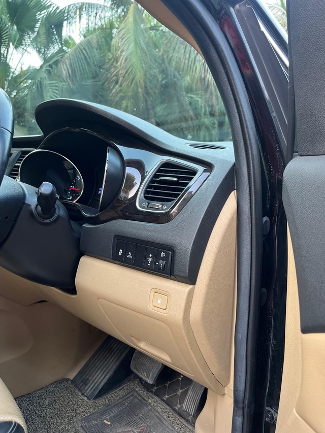 Second-hand 2021 Kia Carnival Limousine for sale in Mumbai-37