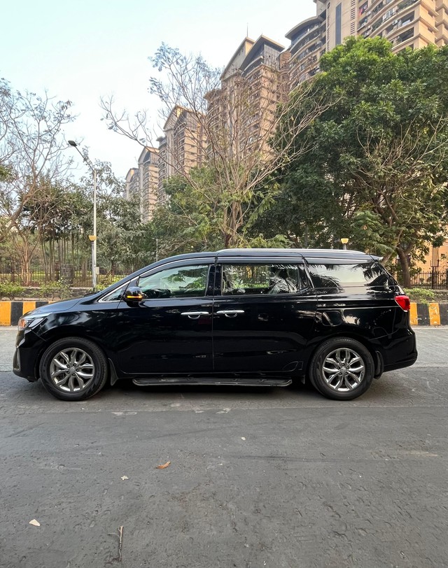 Second-hand 2021 Kia Carnival Limousine for sale in Mumbai-3