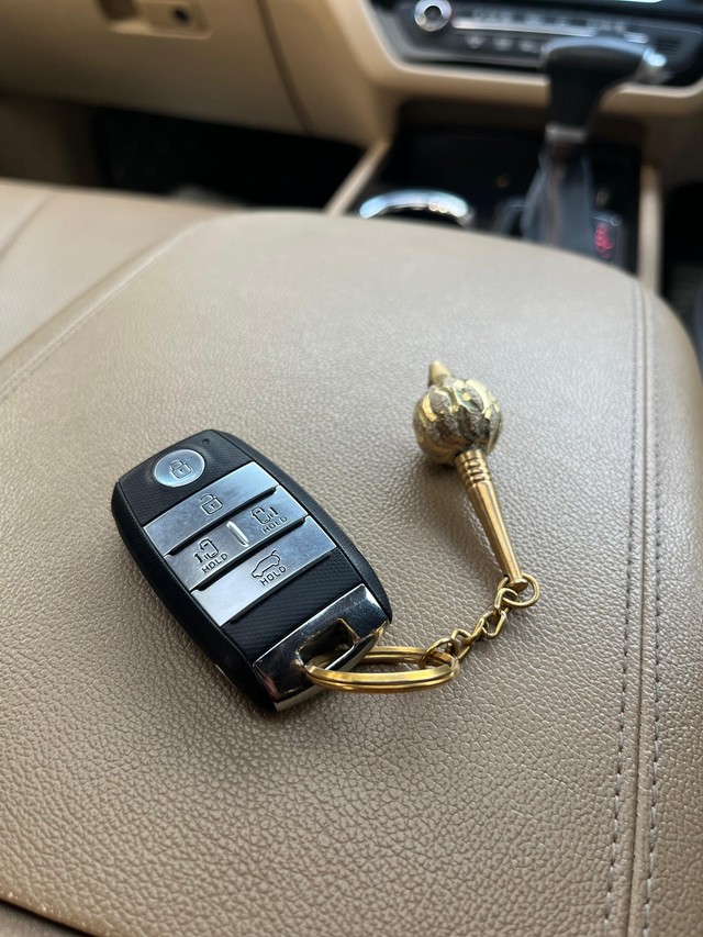 Second-hand 2021 Kia Carnival Limousine for sale in Mumbai-49