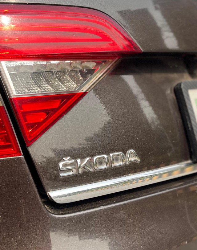 Second-hand 2015 Skoda Superb Ambition 2.0 TDI CR AT for sale in Mumbai-24