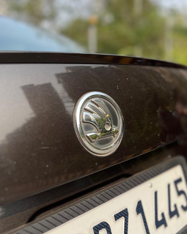 Second-hand 2015 Skoda Superb Ambition 2.0 TDI CR AT for sale in Mumbai-11