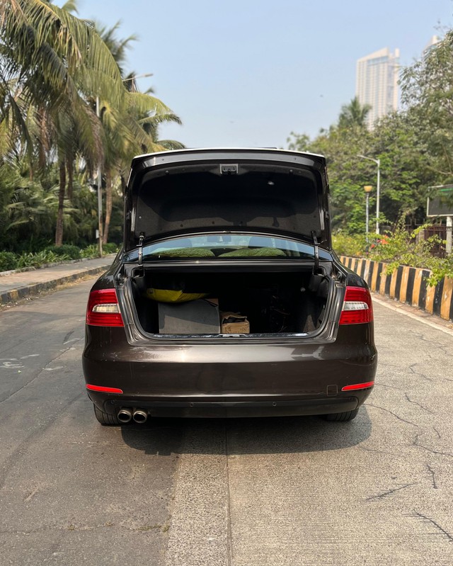 Second-hand 2015 Skoda Superb Ambition 2.0 TDI CR AT for sale in Mumbai-18