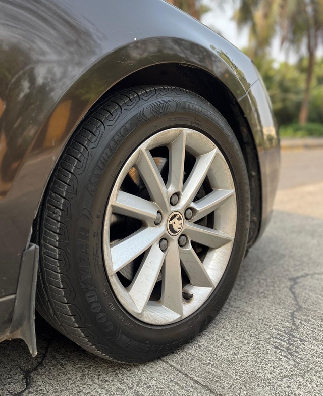 Second-hand 2015 Skoda Superb Ambition 2.0 TDI CR AT for sale in Mumbai-7